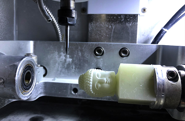 幾個影響數(shù)控玉雕機精度因素