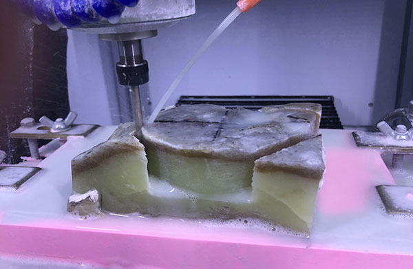 玉鼎數(shù)控玉石雕刻機(jī)與玉幫玉雕機(jī)那個好用